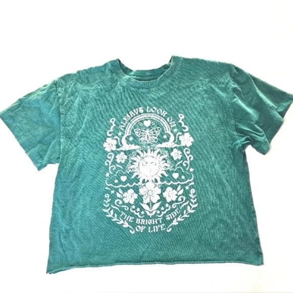 Social Culture Lucky Green Cropped Tshirt - Picture 1 of 3